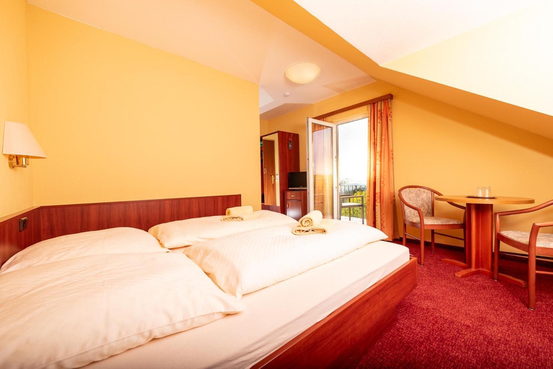 Berghotel Wilhelmsburg Bad Kosen Ruang foto