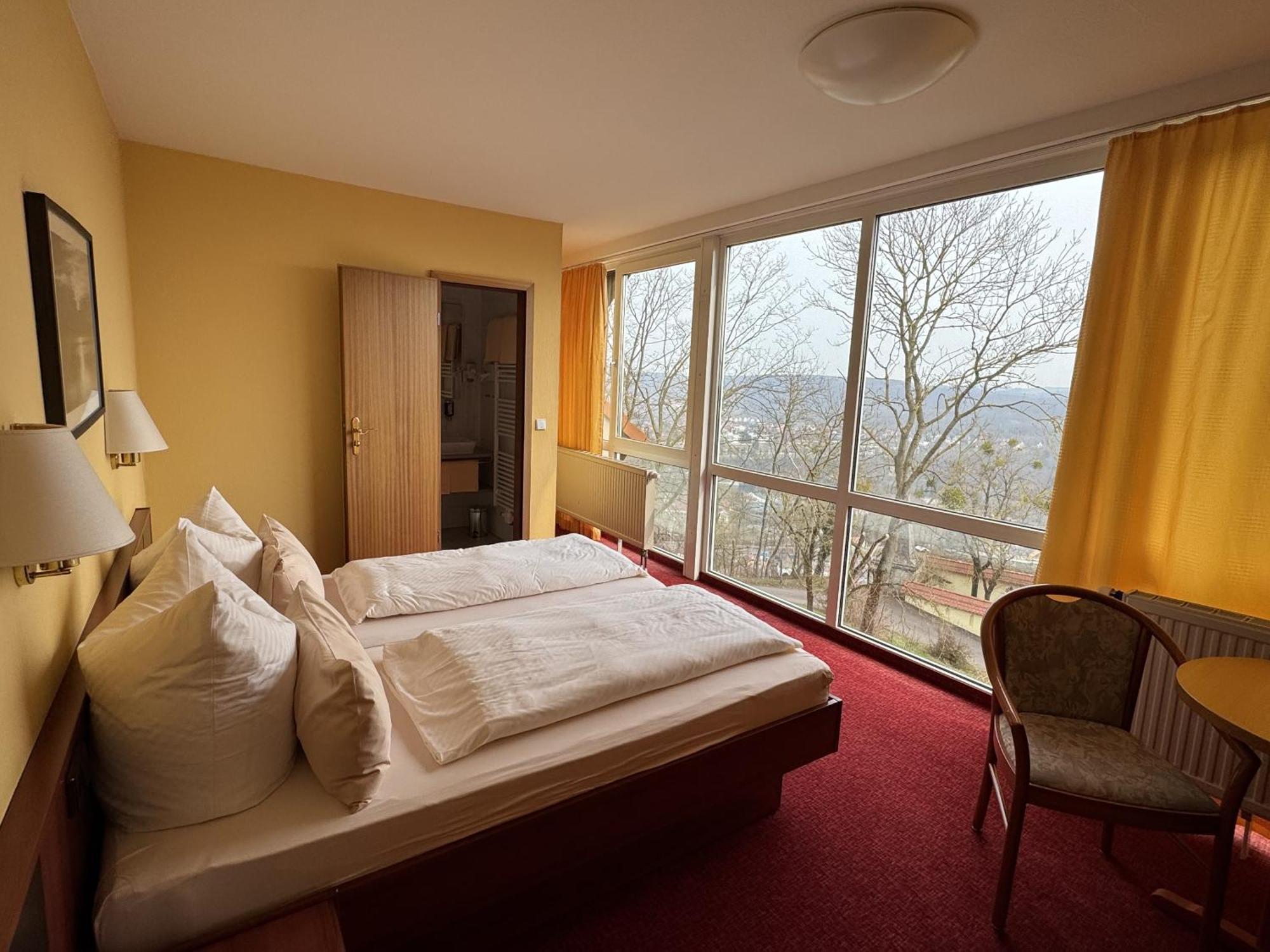 Berghotel Wilhelmsburg Bad Kosen Ruang foto