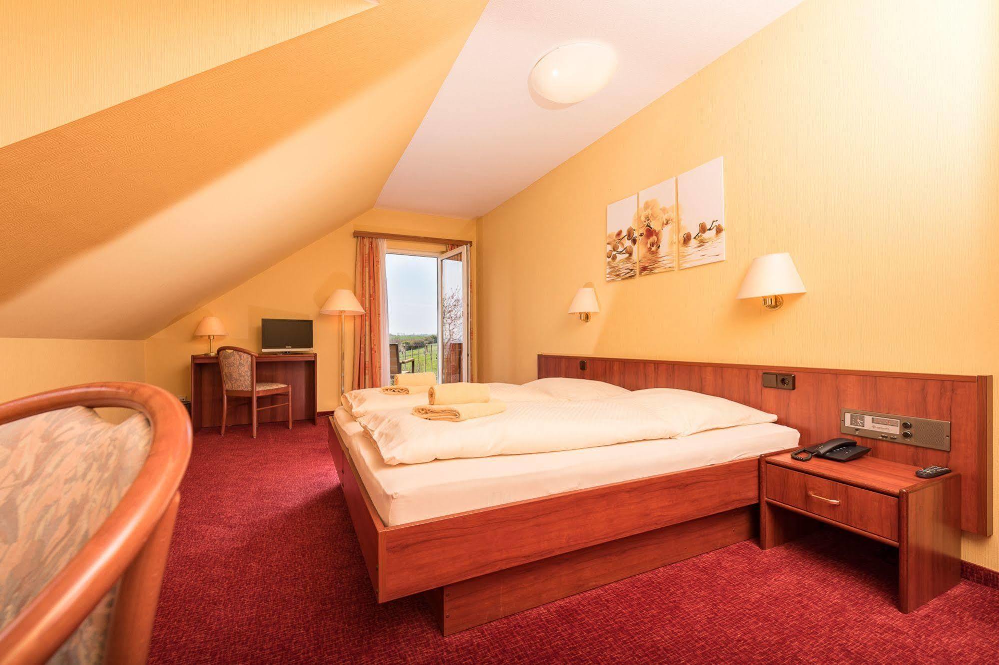 Berghotel Wilhelmsburg Bad Kosen Bagian luar foto